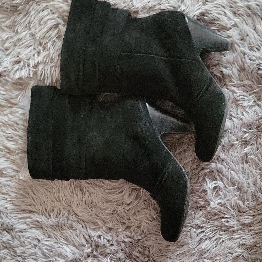 Boots - Picture 3 of 5